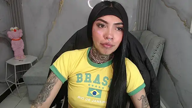 Ashley Blum v online show from 12/15/25, 08:25