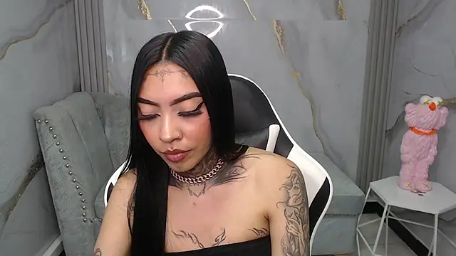 Ashley Blum v online show from 11/18/25, 08:12