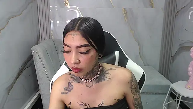 Ashley Blum v online show from 10/12/25, 01:01