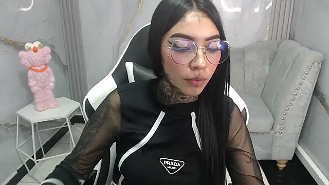 Ashley Blum v online show from 10/25/25, 08:09