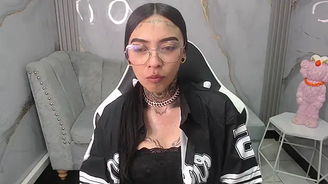 Ashley Blum v online show from 10/17/25, 07:59