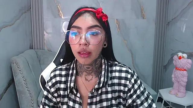 Ashley Blum v online show from 09/13/25, 12:38