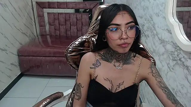 Ashley Blum v online show from 10/27/25, 08:10