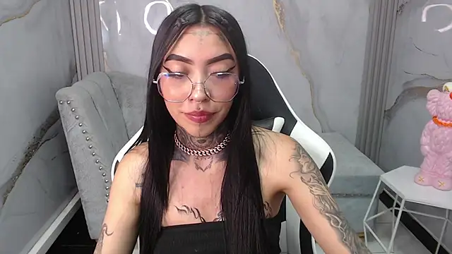 Ashley Blum v online show from 10/10/25, 08:09