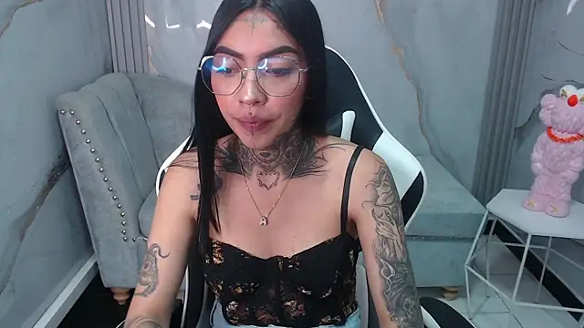 Ashley Blum v online show from 09/18/25, 07:39