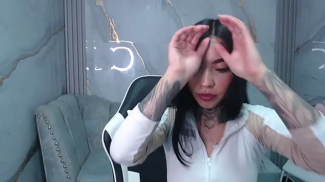 Ashley Blum v online show from 09/30/25, 01:06