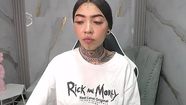 Ashley Blum v online show from 11/01/25, 08:14