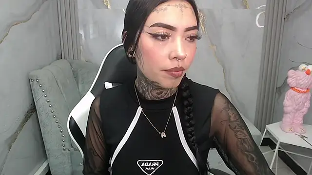 Ashley Blum v online show from 11/20/25, 08:09