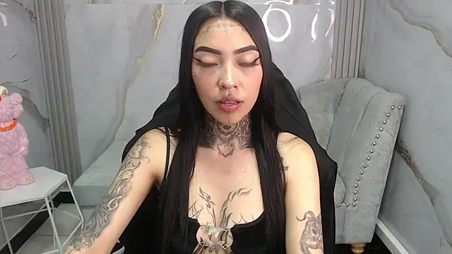 Ashley Blum v online show from 10/23/25, 07:56