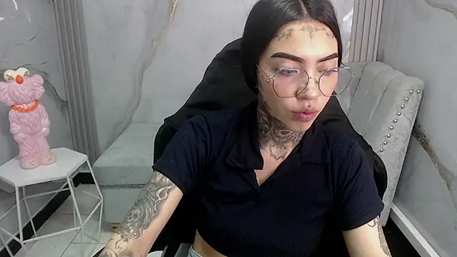 Ashley Blum v online show from 10/24/25, 12:59