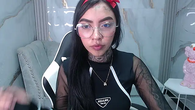 Ashley Blum v online show from 09/25/25, 08:04