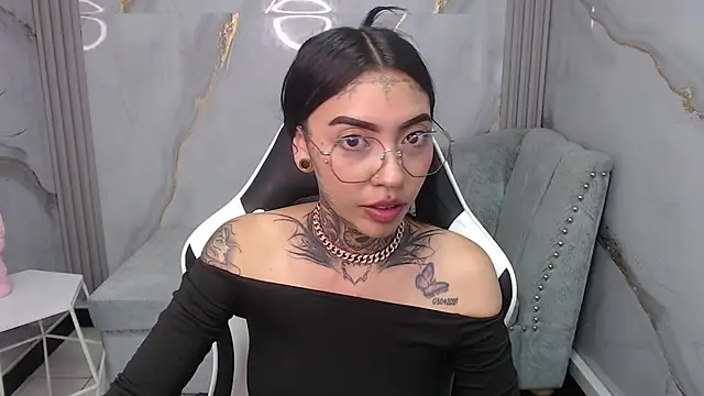 Ashley Blum v online show from 10/29/25, 08:08