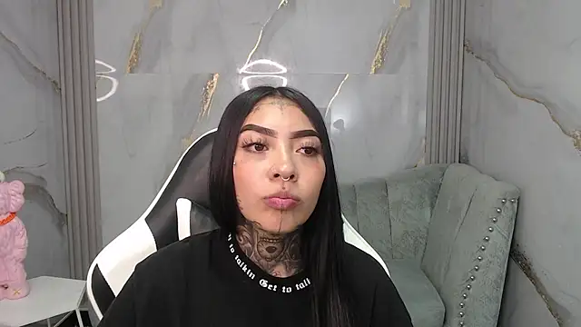 Ashley Blum v online show from 11/05/25, 08:23