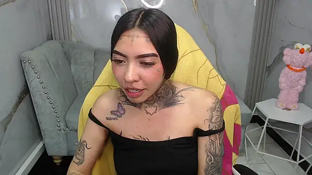 Ashley Blum v online show from 11/16/25, 01:21