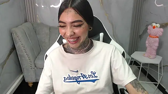 Ashley Blum v online show from 10/07/25, 08:10