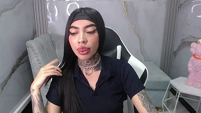 Ashley Blum v online show from 10/11/25, 08:10