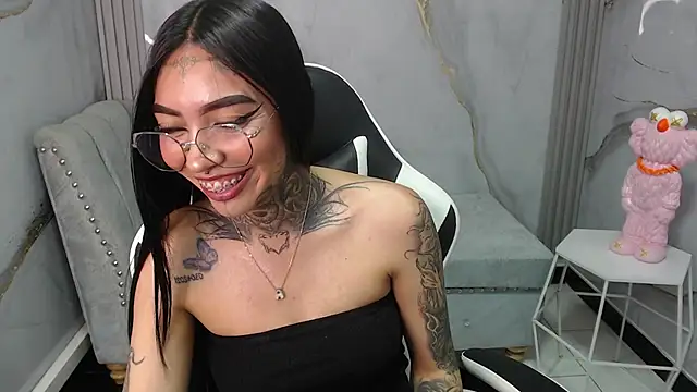 Ashley Blum v online show from 10/01/25, 08:02