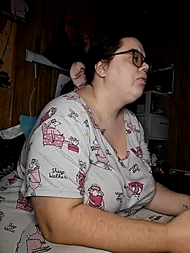 Snapshot of GoddessDess chatting on 10/22/25, 01:10 GoddessDess online show from 10/22/25, 01:10