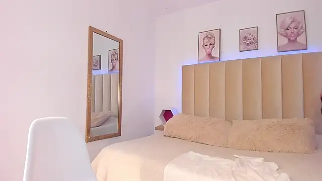 Miacorner  online show from 10/10/25, 12:39