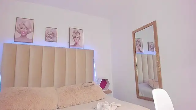 Miacorner  online show from 10/03/25, 04:08