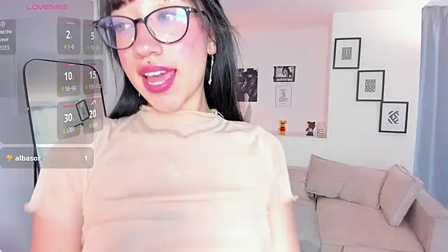 Miacorner  online show from 11/18/25, 08:34