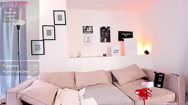 Miacorner  online show from 09/28/25, 06:37