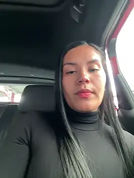 Snapshot of MacaW09 chatting on 02/25/26, 05:24 MacaW09 online show from 02/25/26, 05:24