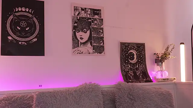 sophieee art online show from 10/09/25, 06:52