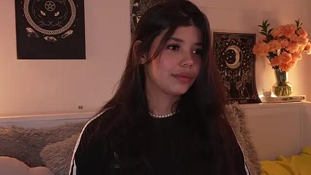 sophieee art online show from 10/19/25, 02:58