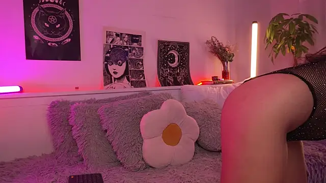 sophieee art online show from 02/26/26, 04:34