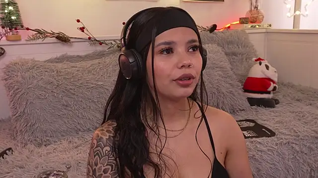 sophieee art online show from 12/15/25, 08:03