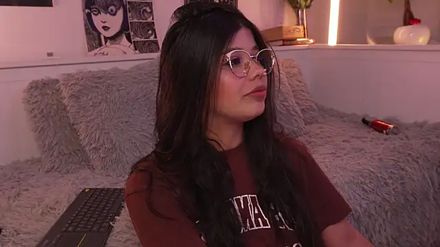 sophieee art online show from 03/25/26, 03:50