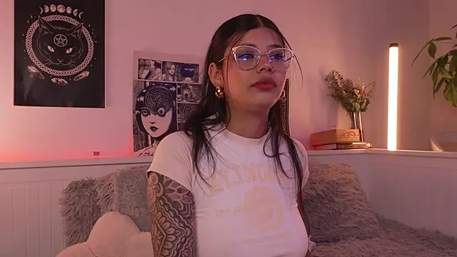 sophieee art online show from 03/23/26, 01:39