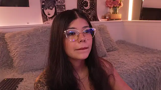 sophieee art online show from 02/10/26, 03:49