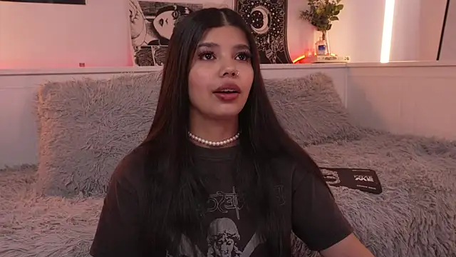 sophieee art online show from 11/25/25, 08:31