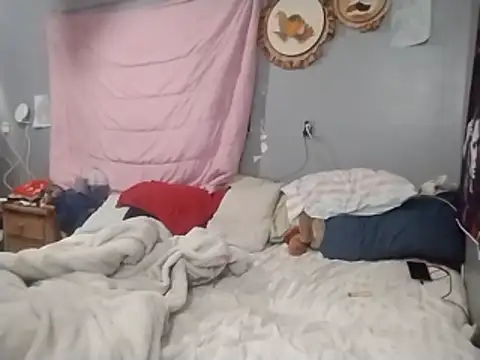 Snapshot of Dick2long87 chatting on 01/18/26, 02:37 Dick2long87 online show from 01/18/26, 02:37