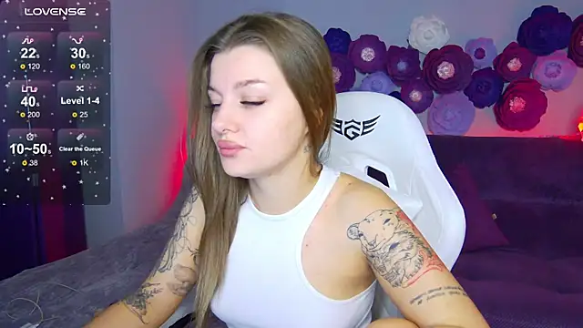 LindaBrilliant online show from 10/23/25, 02:10