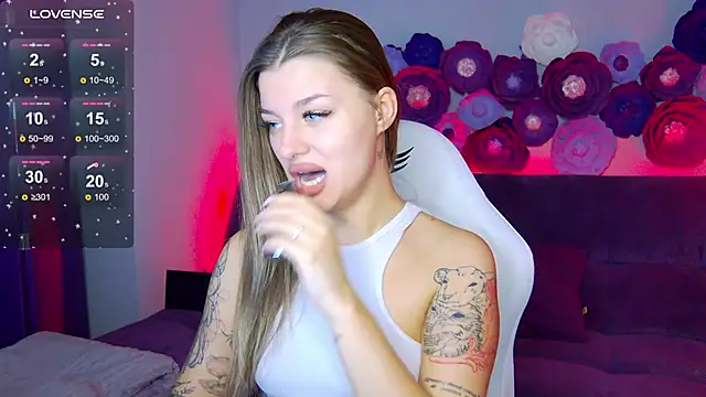 LindaBrilliant online show from 10/07/25, 03:07