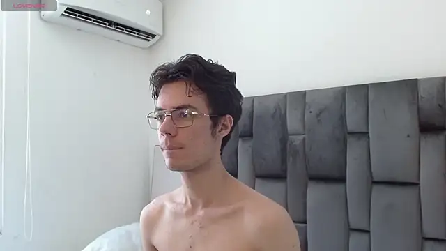 Snapshot of VIKTORNOIR chatting on 09/29/25, 03:39 VIKTORNOIR online show from 09/29/25, 03:39