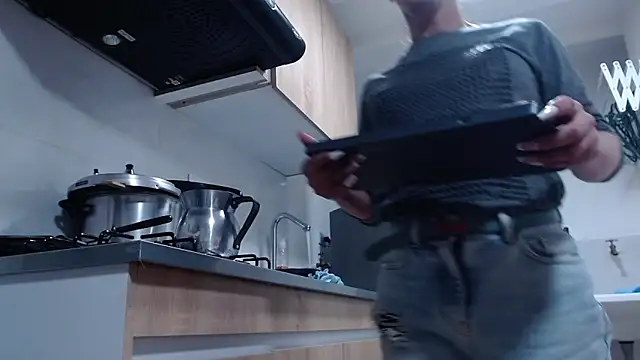 Snapshot of AllysonStonne chatting on 11/29/25, 02:01 AllysonStonne online show from 11/29/25, 02:01