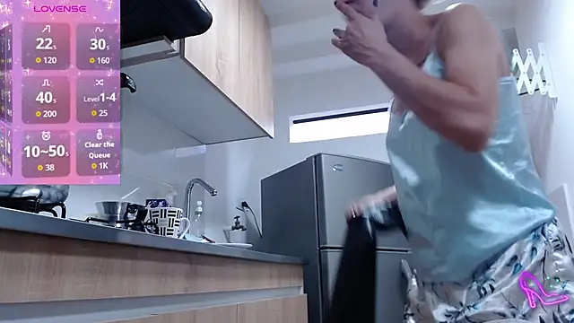 Snapshot of AllysonStonne chatting on 10/24/25, 10:09 AllysonStonne online show from 10/24/25, 10:09