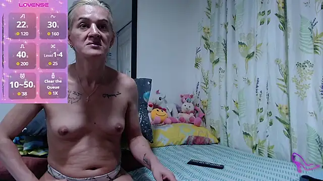 Snapshot of AllysonStonne chatting on 12/04/25, 10:20 AllysonStonne online show from 12/04/25, 10:20