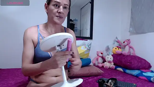 Snapshot of AllysonStonne chatting on 10/27/25, 11:05 AllysonStonne online show from 10/27/25, 11:05