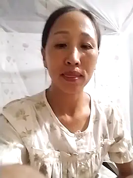 Snapshot of cute_love00 chatting on 10/19/25, 10:40 cute love00 online show from 10/19/25, 10:40