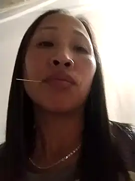 Snapshot of cute_love00 chatting on 11/24/25, 10:15 cute love00 online show from 11/24/25, 10:15