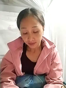 Snapshot of cute_love00 chatting on 10/24/25, 03:16 cute love00 online show from 10/24/25, 03:16