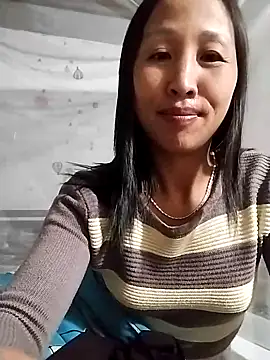 Snapshot of cute_love00 chatting on 11/25/25, 03:29 cute love00 online show from 11/25/25, 03:29