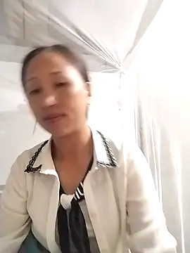 cute love00 online show from 10/07/25, 11:06
