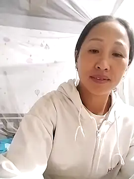 Snapshot of cute_love00 chatting on 10/24/25, 11:37 cute love00 online show from 10/24/25, 11:37