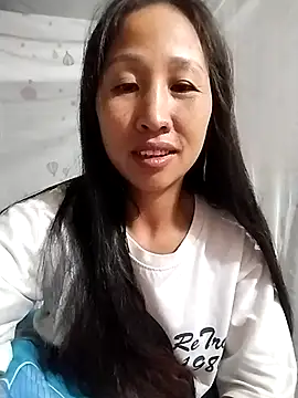 Snapshot of cute_love00 chatting on 10/29/25, 10:42 cute love00 online show from 10/29/25, 10:42